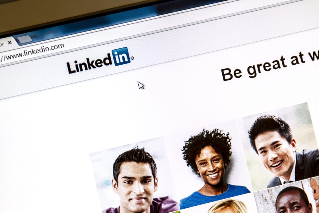 Clueless about how to write a valuable LinkedIn profile?
